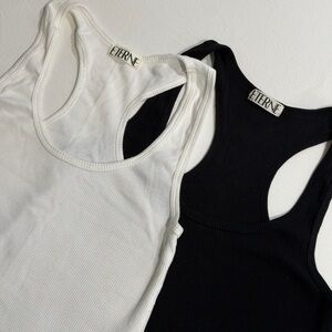 2 pack black & white Eterne racer back cropped tanks